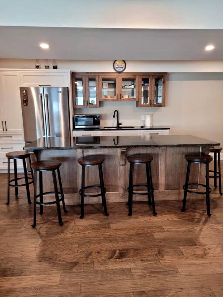 Spacious Lakefront Cottage with Private Boat Launch on Chemong Lake, Near Peterborough, Ontario