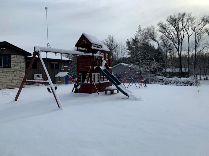 Cottages (Canada, Harcourt, Ontario)
