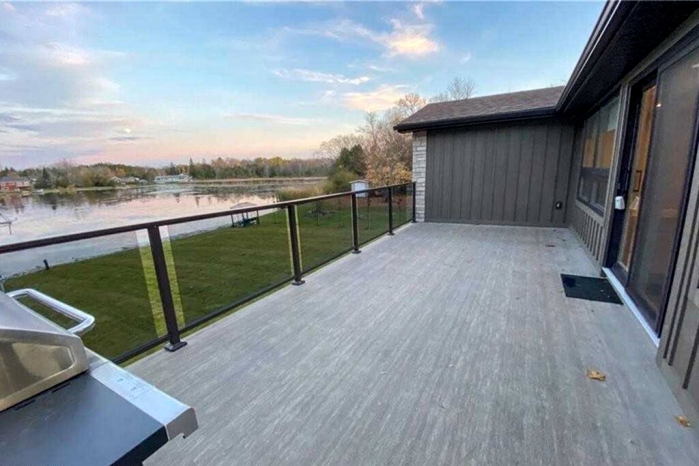 Spacious Lakefront Cottage with Private Boat Launch on Chemong Lake, Near Peterborough, Ontario