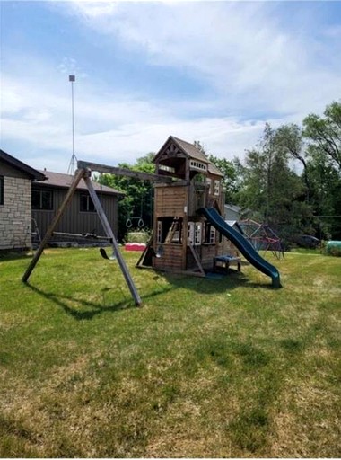 Cottages (Canada, Harcourt, Ontario)