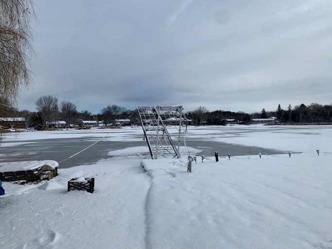 Cottages (Canada, Harcourt, Ontario)