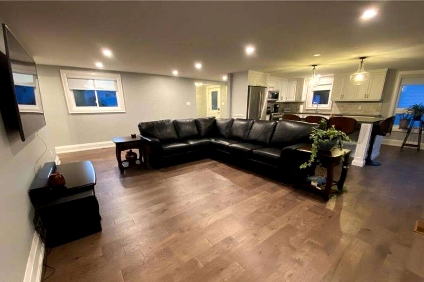 Spacious Lakefront Cottage with Private Boat Launch on Chemong Lake, Near Peterborough, Ontario