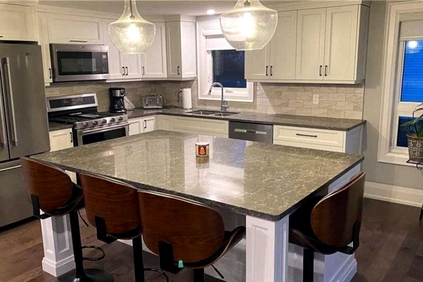 Spacious Lakefront Cottage with Private Boat Launch on Chemong Lake, Near Peterborough, Ontario