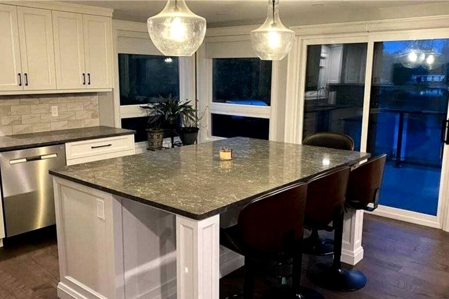 Spacious Lakefront Cottage with Private Boat Launch on Chemong Lake, Near Peterborough, Ontario