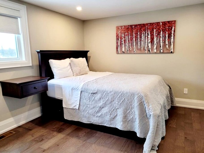 Cottages (Canada, Harcourt, Ontario)