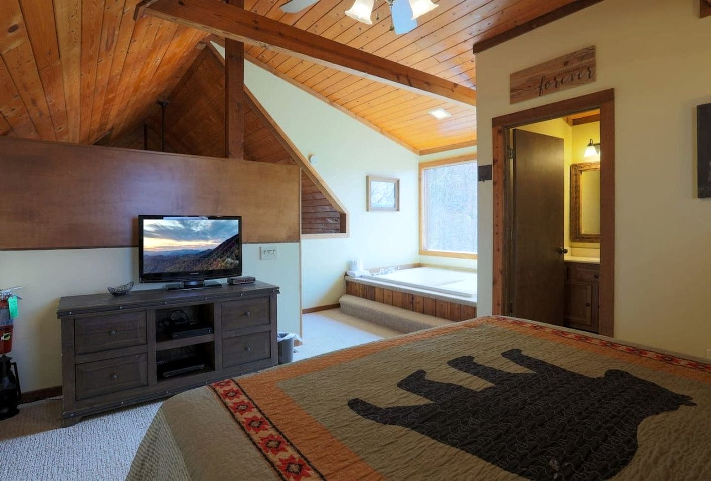 Mountain Top with BBQ and Jacuzzi in Gatlinburg, Tennessee