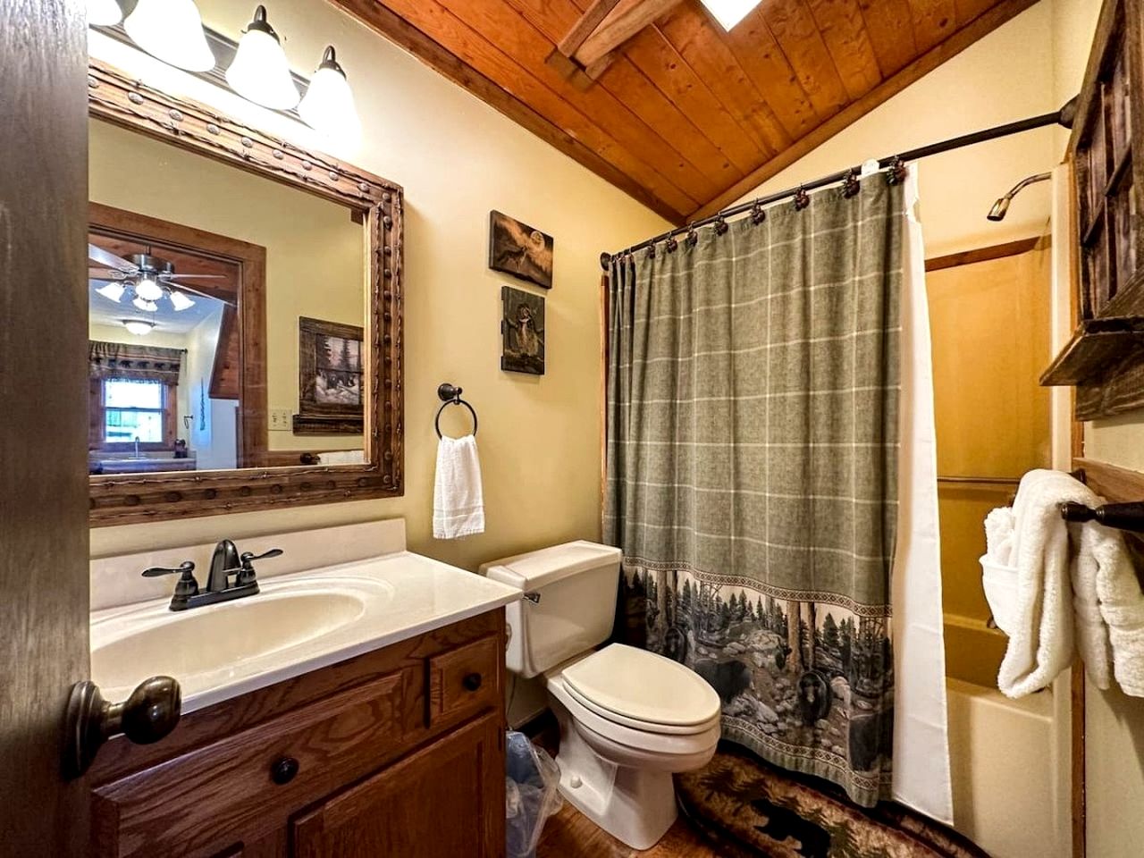 Mountain Top with BBQ and Jacuzzi in Gatlinburg, Tennessee