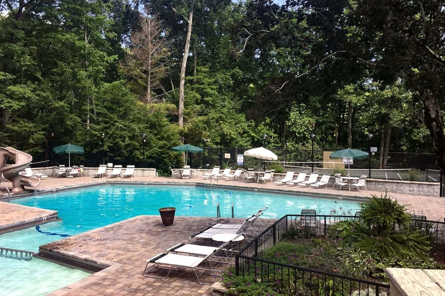 Mountain Top with BBQ and Jacuzzi in Gatlinburg, Tennessee