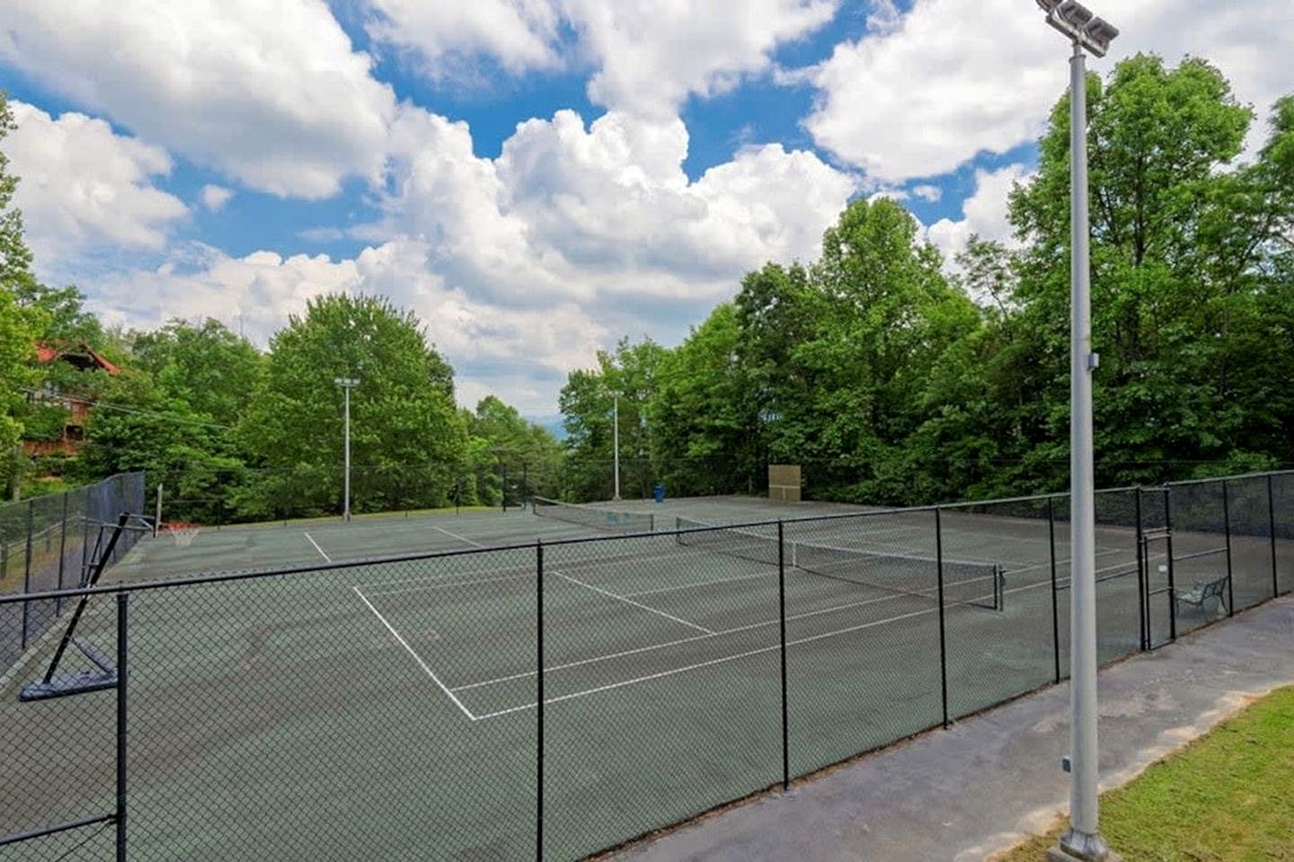 Mountain Top with BBQ and Jacuzzi in Gatlinburg, Tennessee