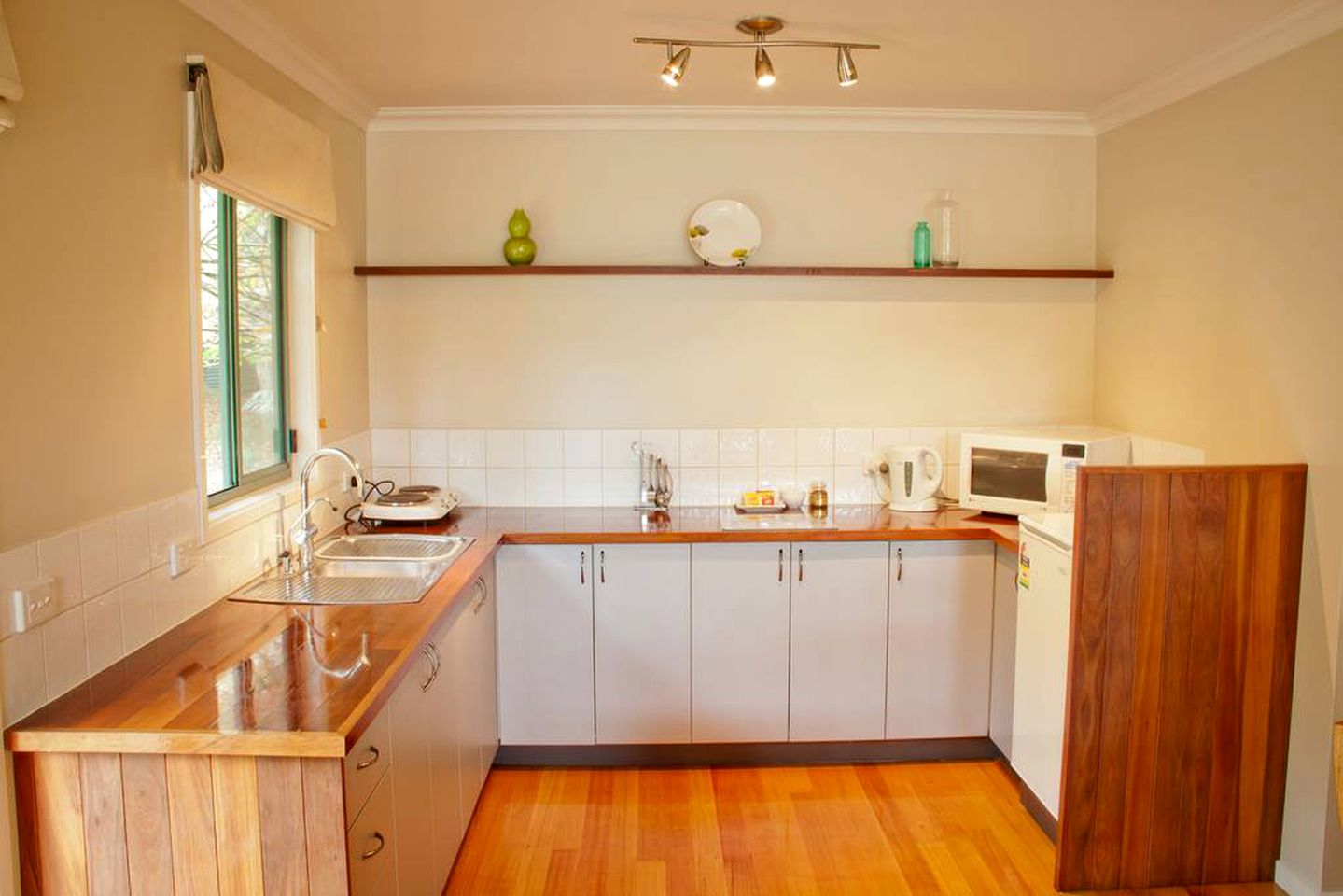 Luxury Cottage Rental with a Fabulous Jacuzzi Tub in Narbethong, Victoria