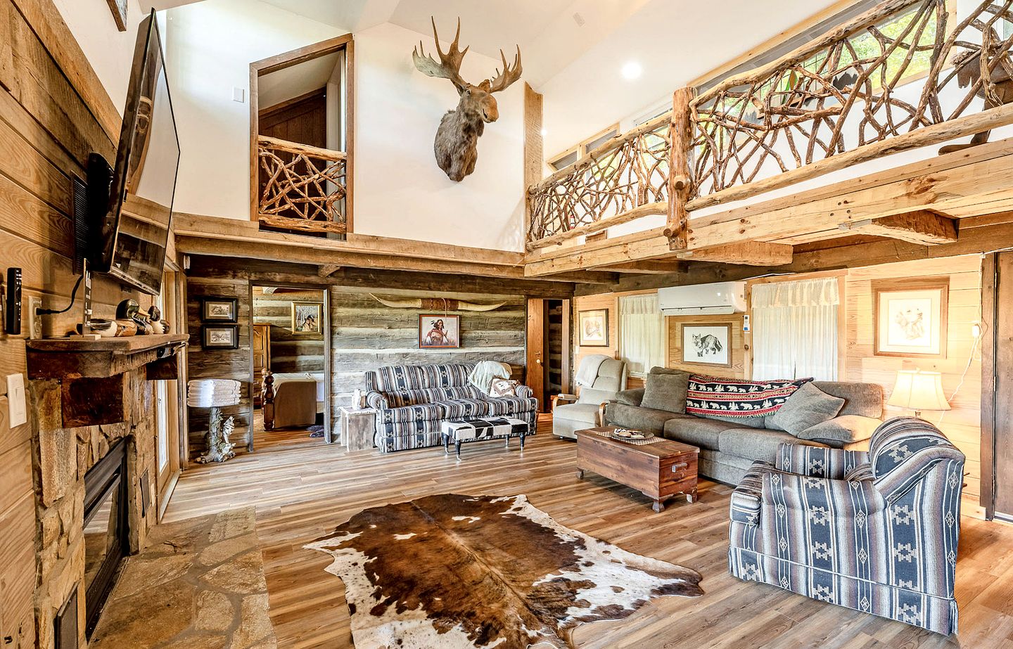Quaint Cabin with Spa and Game Room in Topton, North Carolina