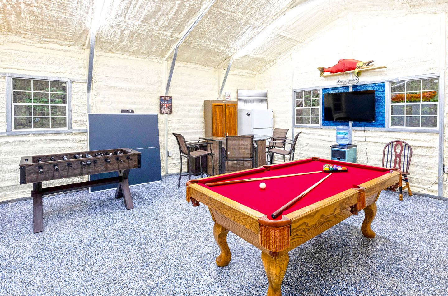 Quaint Cabin with Spa and Game Room in Topton, North Carolina