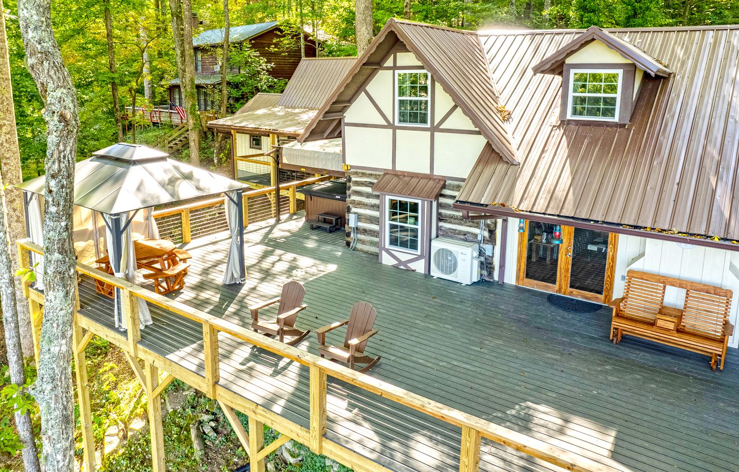 Quaint Cabin with Spa and Game Room in Topton, North Carolina