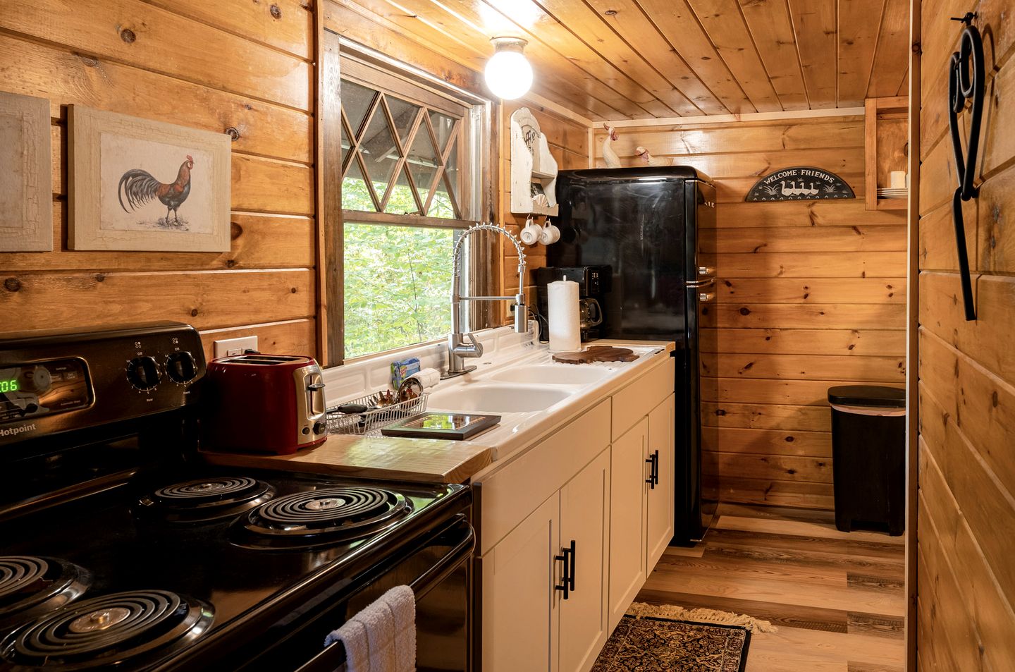Quaint Cabin with Spa and Game Room in Topton, North Carolina