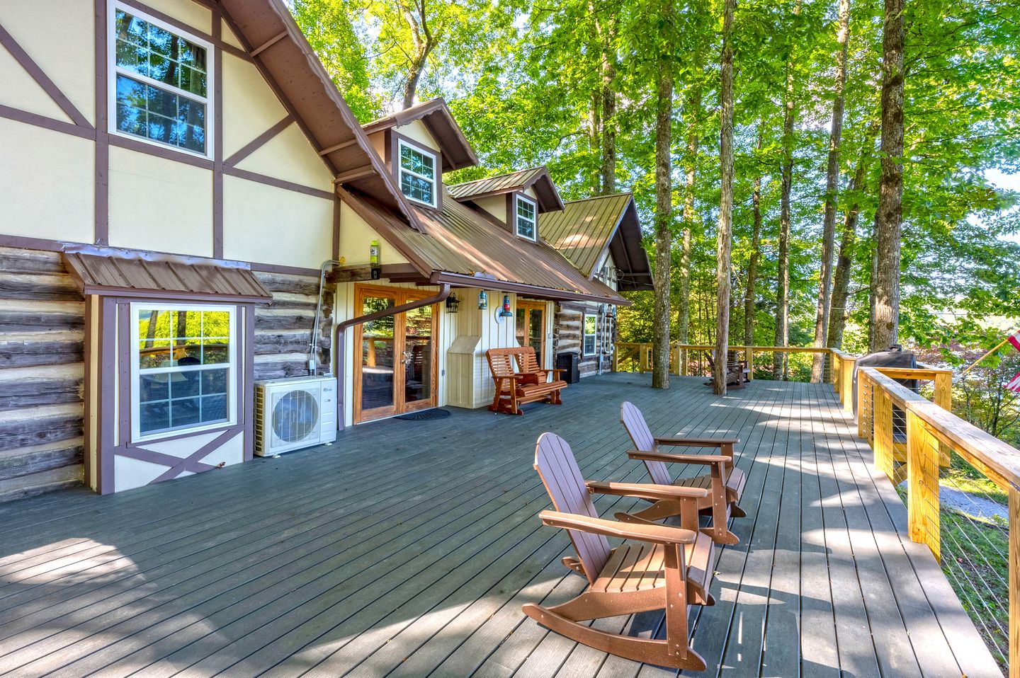 Quaint Cabin with Spa and Game Room in Topton, North Carolina