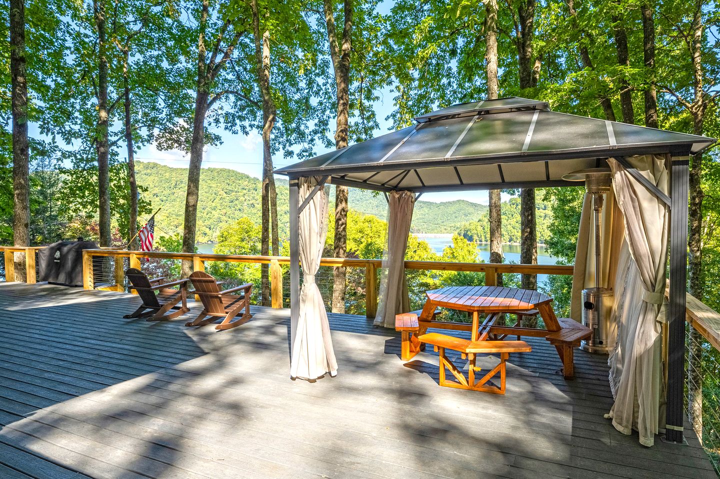 Quaint Cabin with Spa and Game Room in Topton, North Carolina