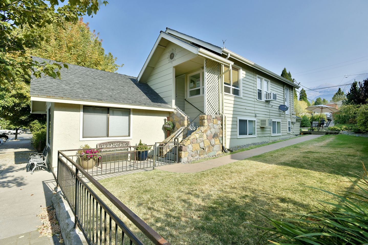 Pet-Friendly Group Retreat with Views and Outdoor Space in Mount Shasta, California
