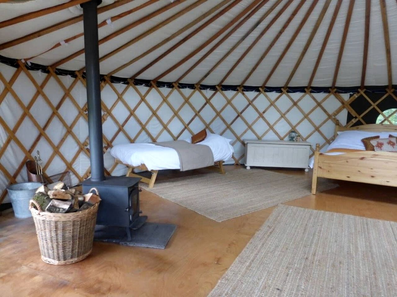 Tranquil Off-Grid Yurt Stay with Outdoor Kitchen & Firepit in England, United Kingdom