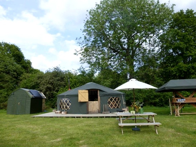 Tranquil Off-Grid Yurt Stay with Outdoor Kitchen & Firepit in England, United Kingdom