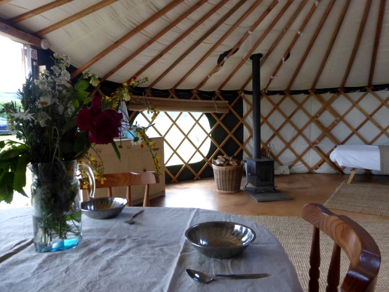 Tranquil Off-Grid Yurt Stay with Outdoor Kitchen & Firepit in England, United Kingdom