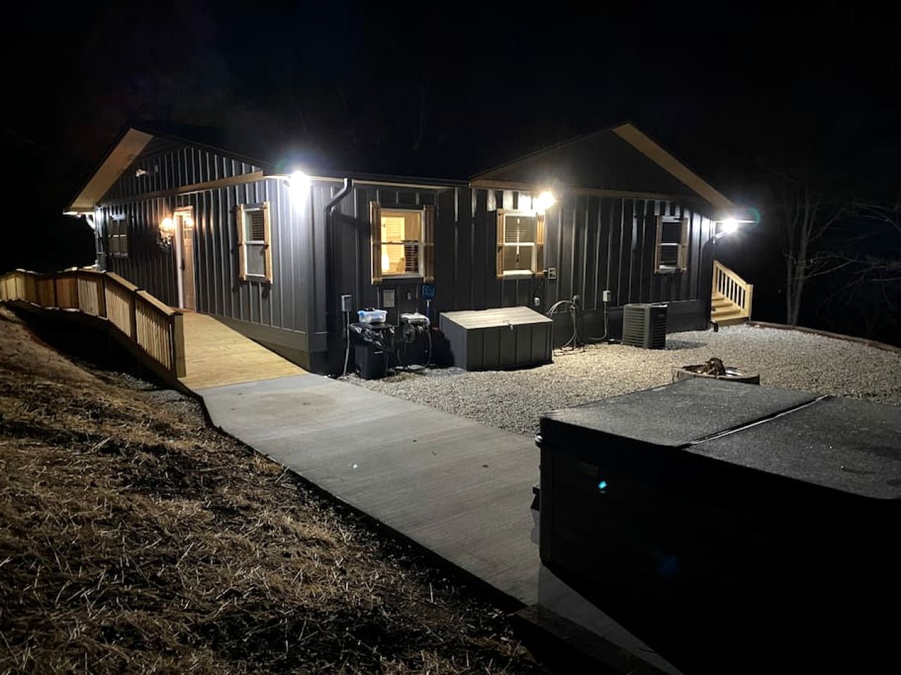 Chic Cabin with Game Space, Jacuzzi and Private Deck in Tennessee