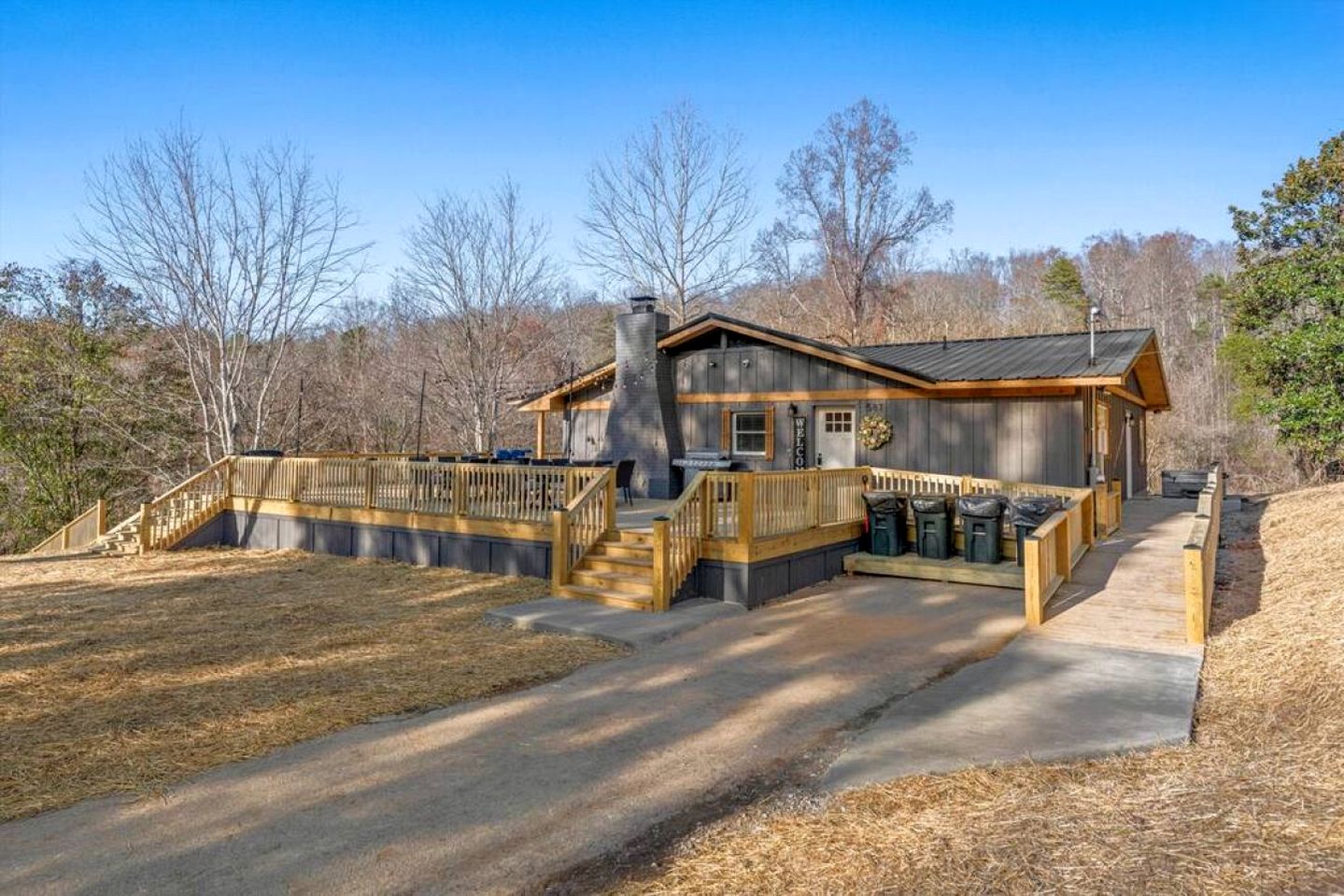 Chic Cabin with Game Space, Jacuzzi and Private Deck in Tennessee