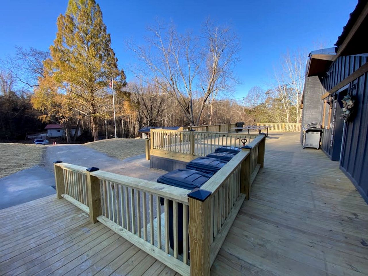 Chic Cabin with Game Space, Jacuzzi and Private Deck in Tennessee