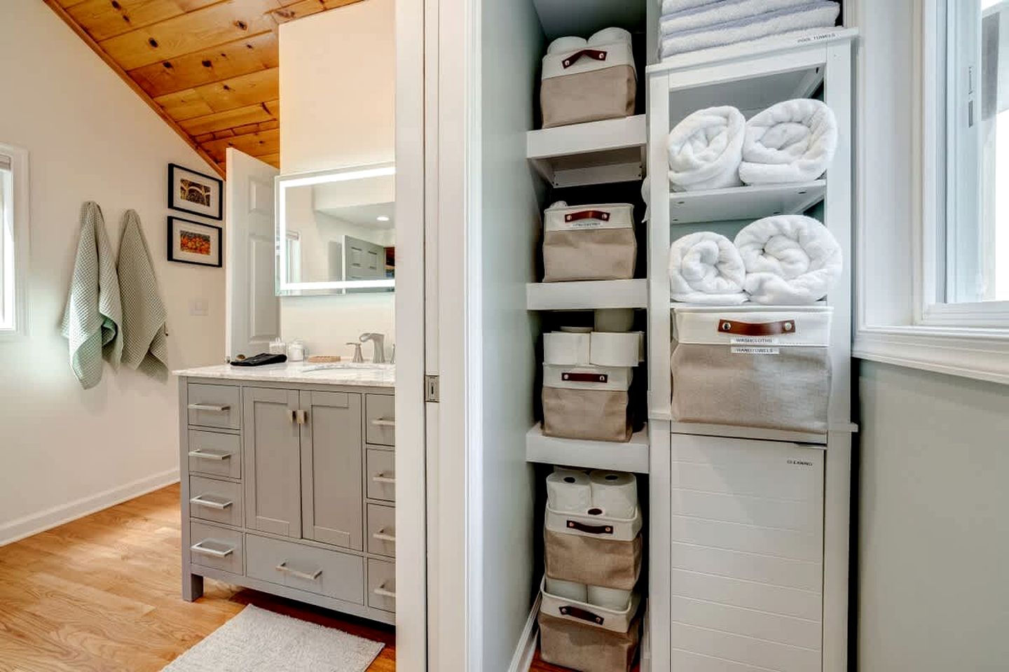 Secluded, Pet Friendly Cabin with Pool Access and Screened-In Porch, Perfect for a Cozy Getaway to Hedgesville, WV