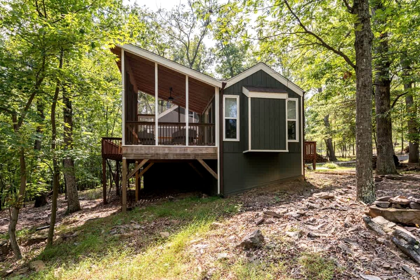 Secluded, Pet Friendly Cabin with Pool Access and Screened-In Porch, Perfect for a Cozy Getaway to Hedgesville, WV
