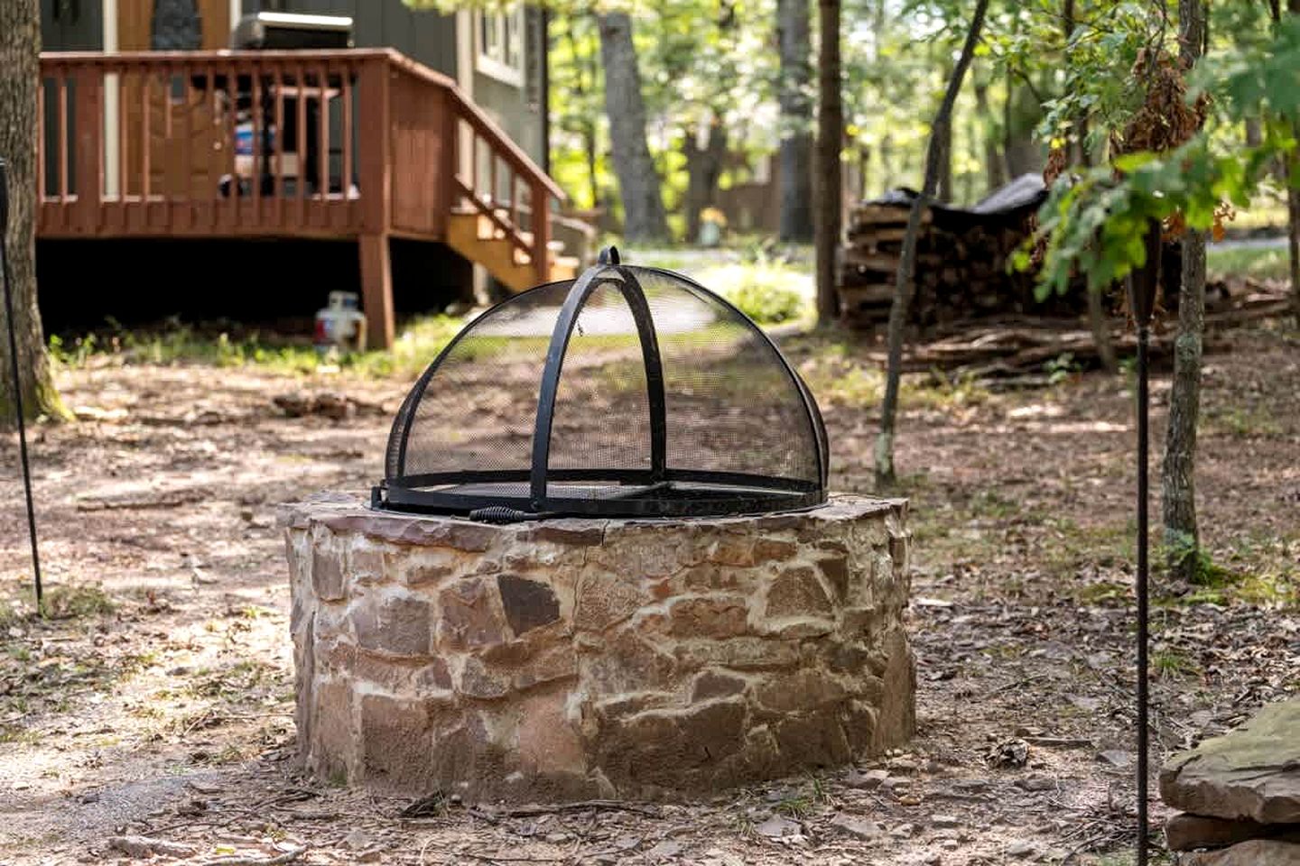 Secluded, Pet Friendly Cabin with Pool Access and Screened-In Porch, Perfect for a Cozy Getaway to Hedgesville, WV