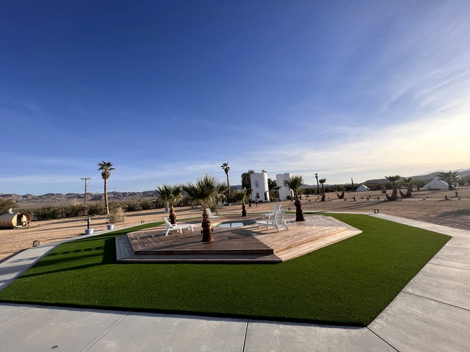 Containers (United States of America, Joshua Tree, California)