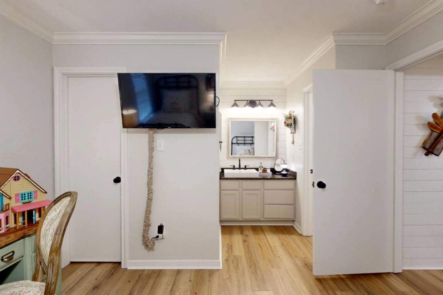 Cozy Modern Farmhouse Retreat Near Central Park in College Station, Texas