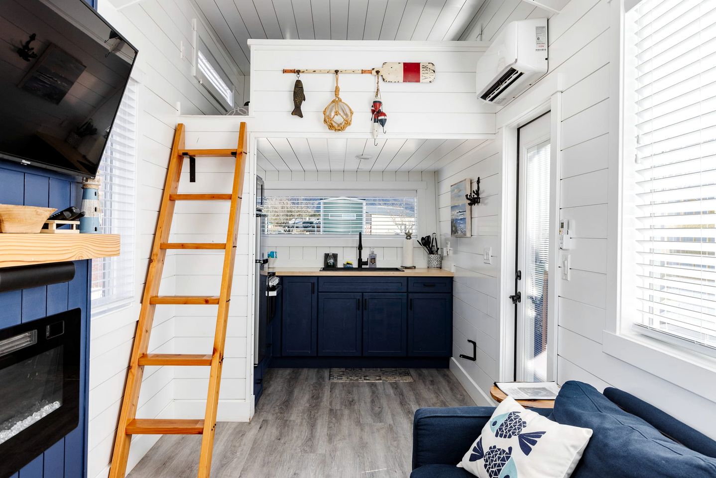 Chic Coziness: Fully Equipped Original Tiny House in Apple Valley