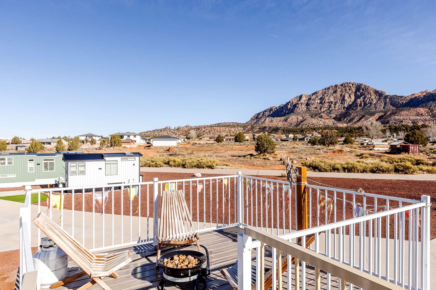 Chic Coziness: Fully Equipped Original Tiny House in Apple Valley