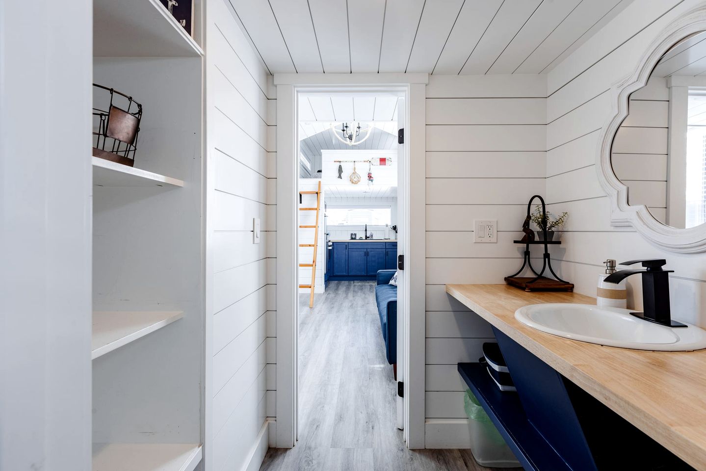 Chic Coziness: Fully Equipped Original Tiny House in Apple Valley