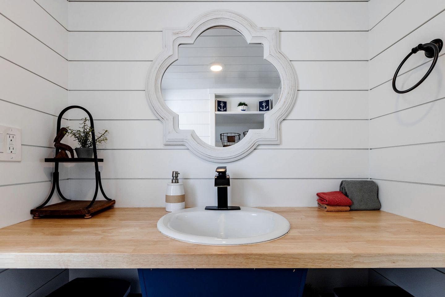 Chic Coziness: Fully Equipped Original Tiny House in Apple Valley