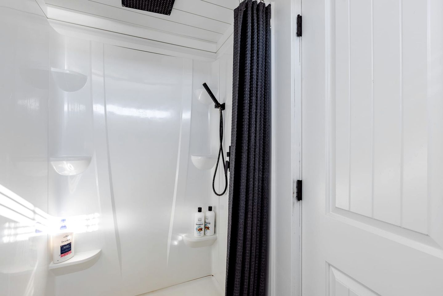 Chic Coziness: Fully Equipped Original Tiny House in Apple Valley