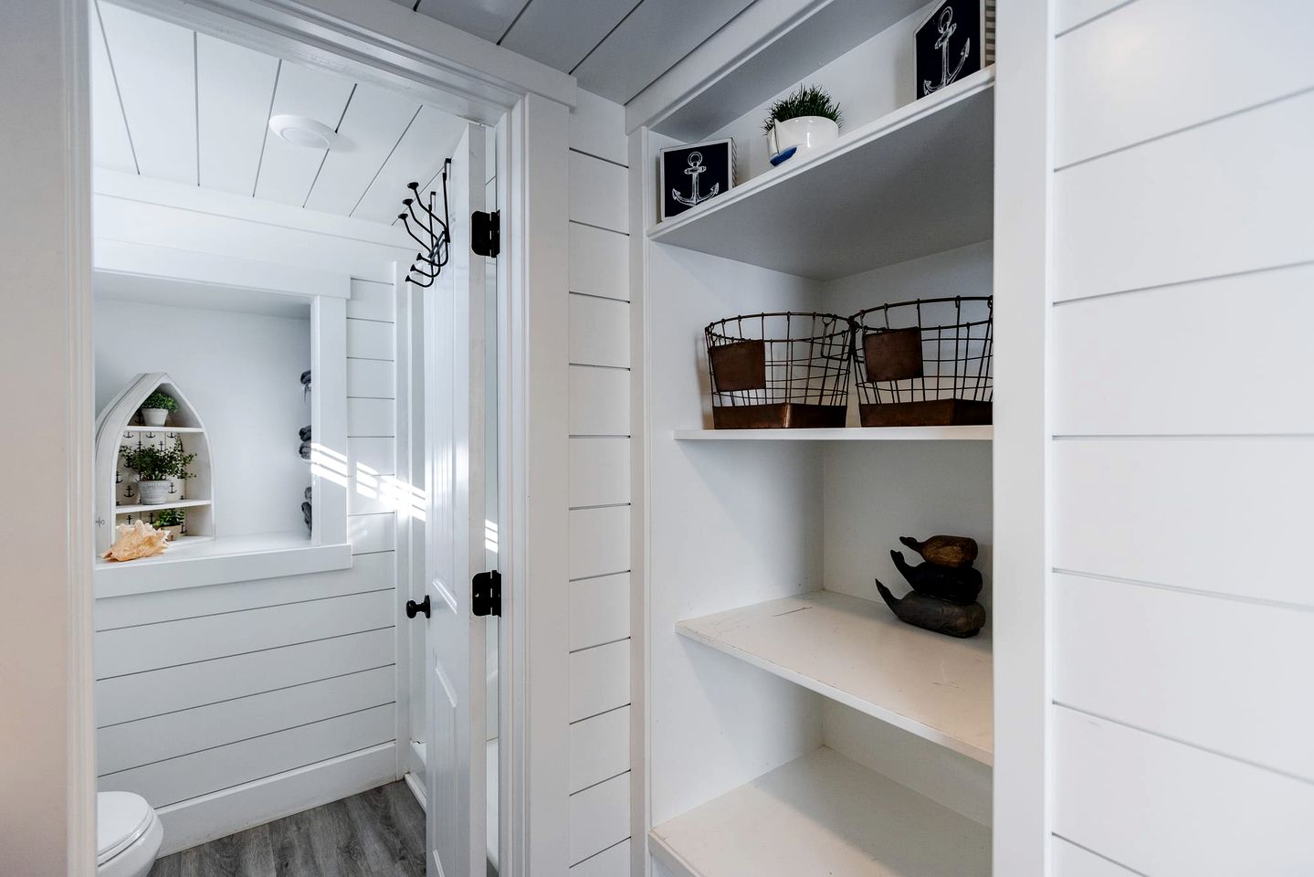 Chic Coziness: Fully Equipped Original Tiny House in Apple Valley