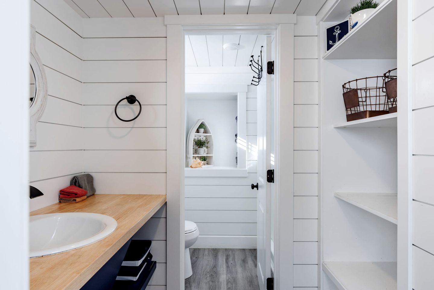 Chic Coziness: Fully Equipped Original Tiny House in Apple Valley