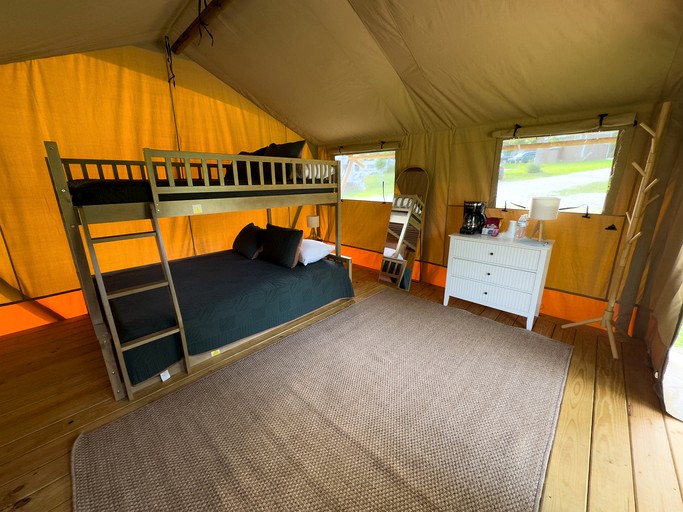 Safari Tents (United States of America, Onalaska, Texas)