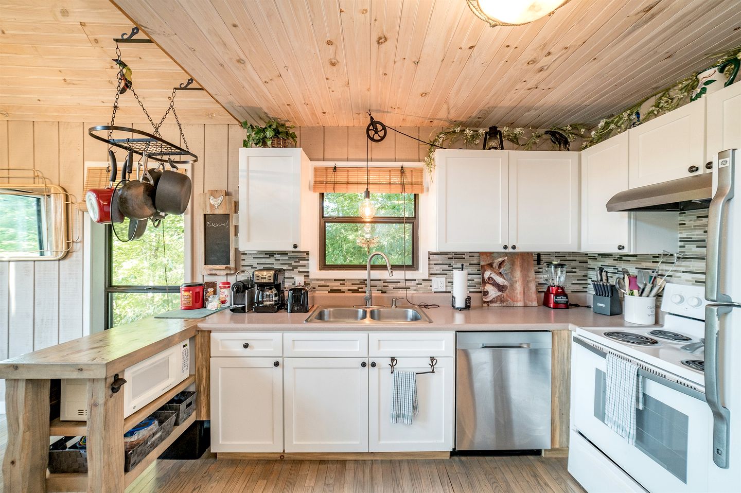 Chic Picturesque Cabin Ideal for a Romantic Getaway in Tennessee