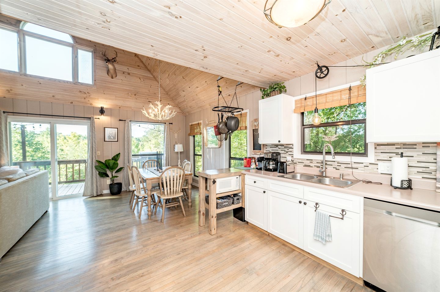 Chic Picturesque Cabin Ideal for a Romantic Getaway in Tennessee