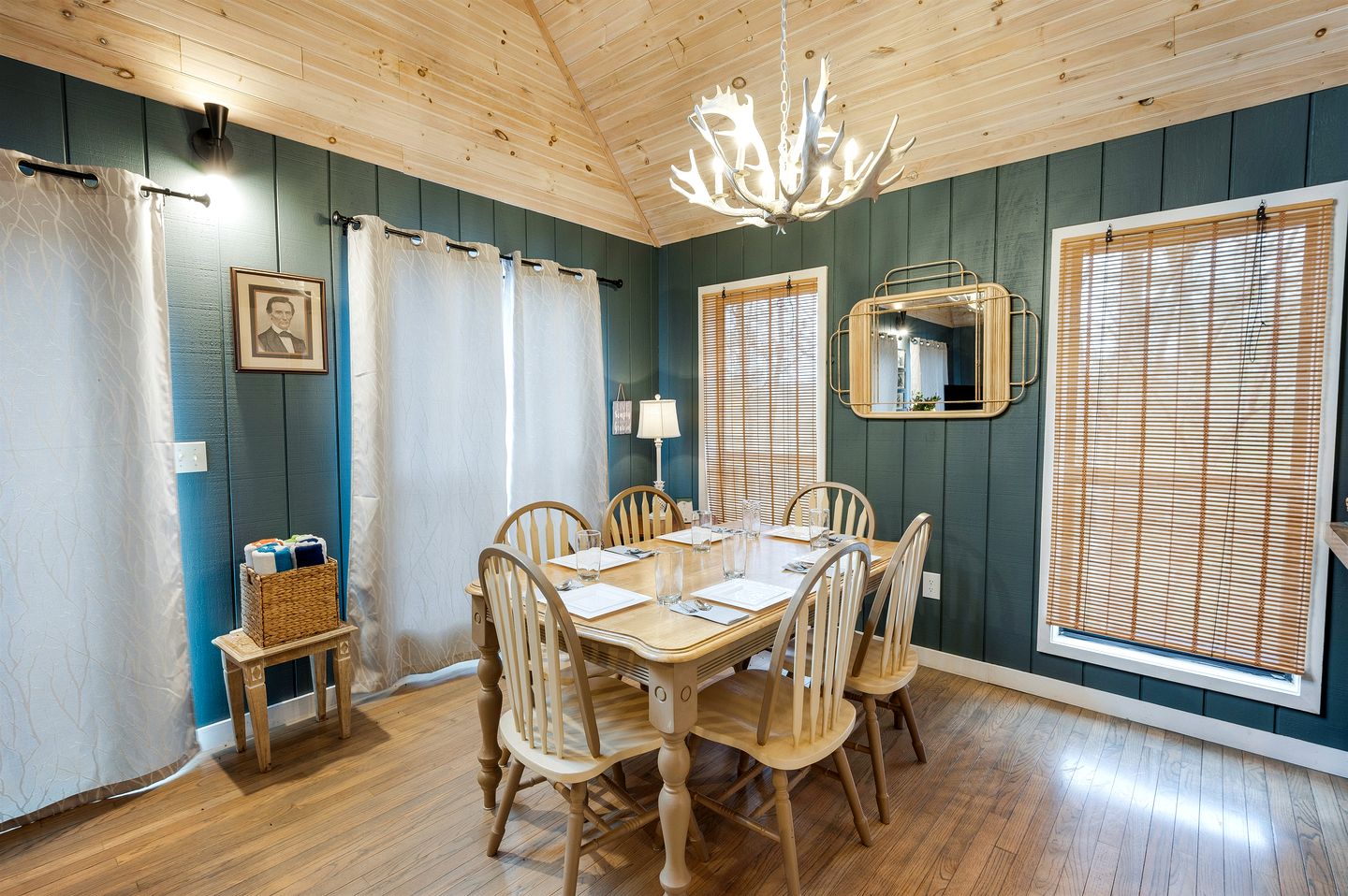 Chic Picturesque Cabin Ideal for a Romantic Getaway in Tennessee