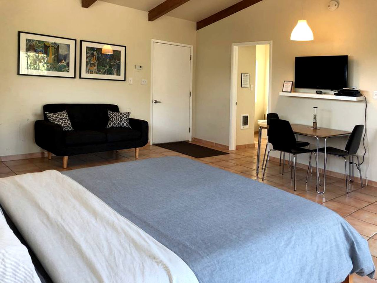 Chic Studio Cabin in the Sierra Nevada near Sequoia National Park, California