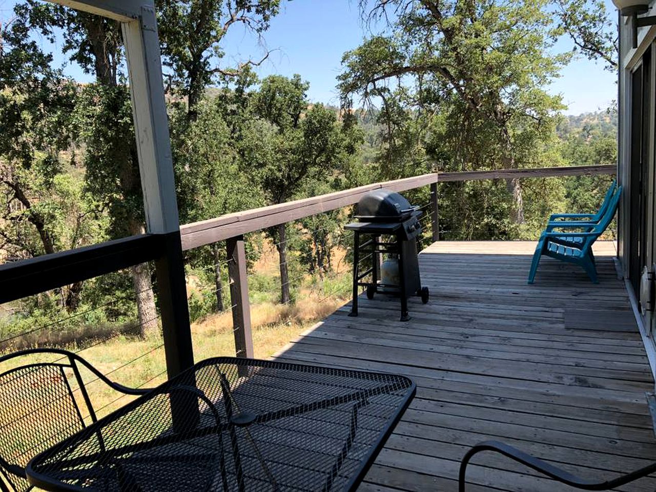 Chic Studio Cabin in the Sierra Nevada near Sequoia National Park, California