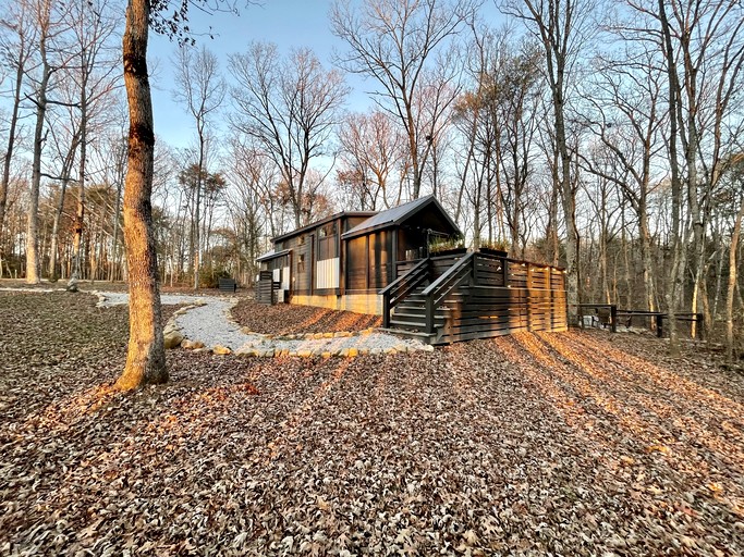 Cabins (United States of America, Tracy City, Tennessee)
