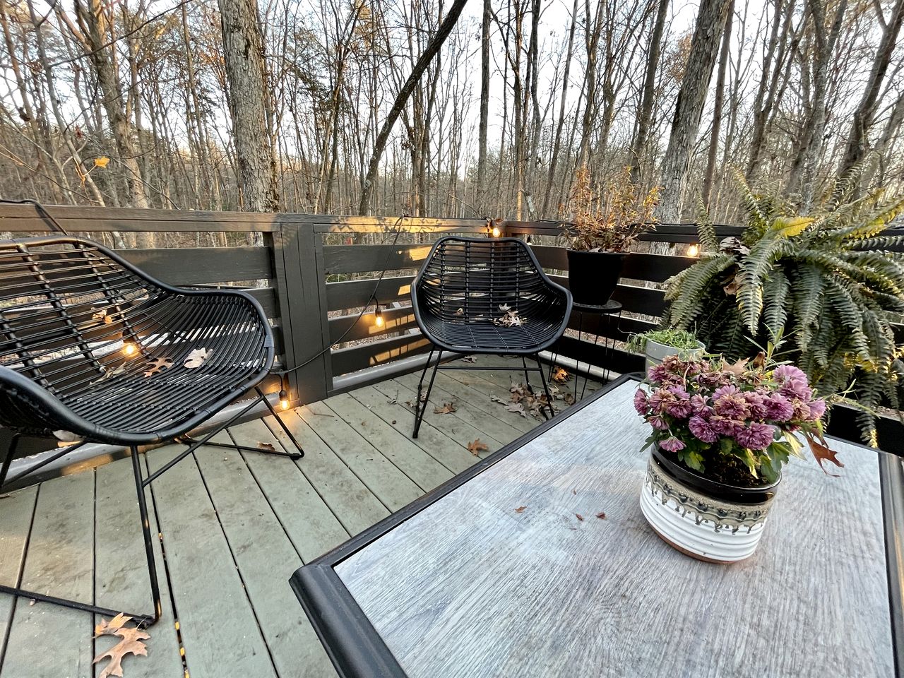 Chic Tiny Cabin with Jacuzzi, Screened Porch and Grill in Tennessee