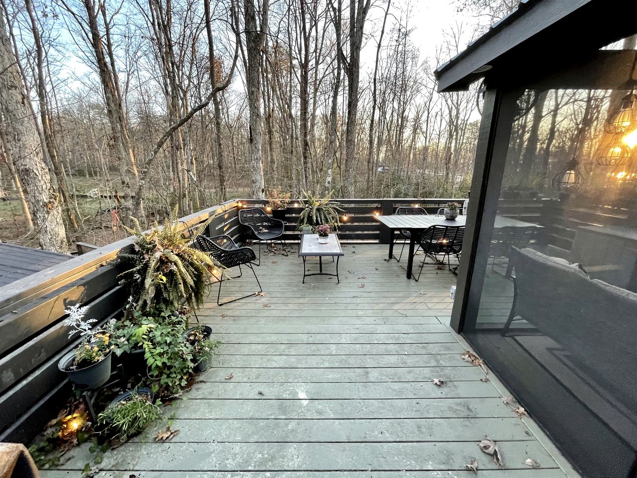 Chic Tiny Cabin with Jacuzzi, Screened Porch and Grill in Tennessee