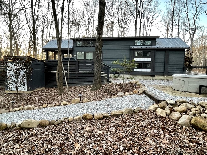 Cabins (United States of America, Tracy City, Tennessee)