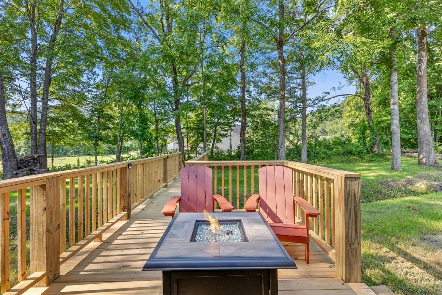 Chic Wooden Cabin with Hot-Tub, Ping-Pong Table and Fire Pit in Stanton, Kentucky